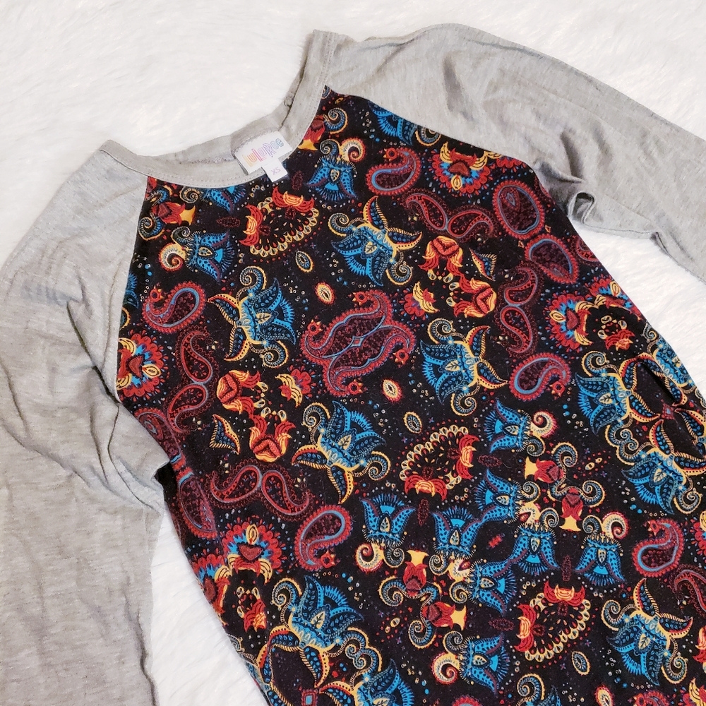 ๐ท3/$10 Lularoe Randy top - Picture 2 of 5
